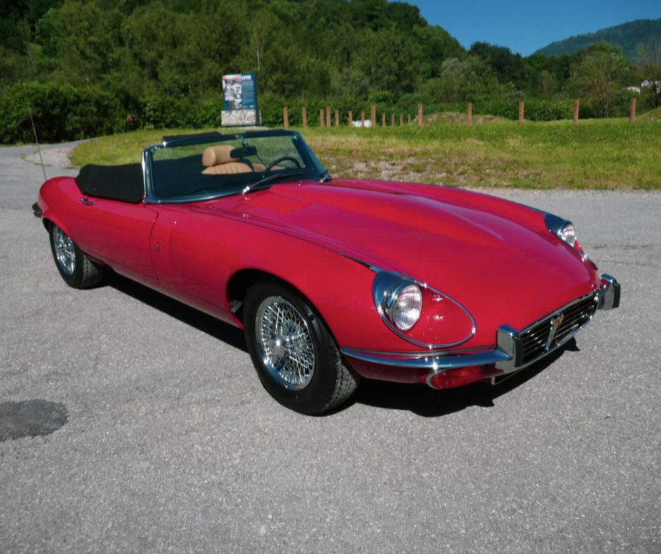 Jaguar Type E rouge