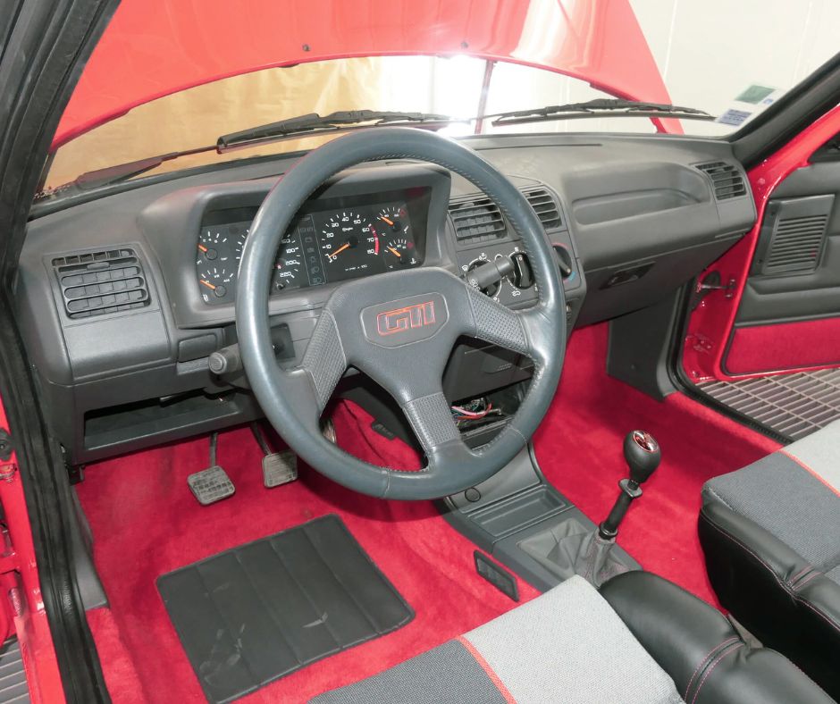 Peugeot 205 GTI tableau de bord